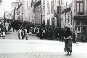 Filas de distribuição de racionamento no Porto, em 1943