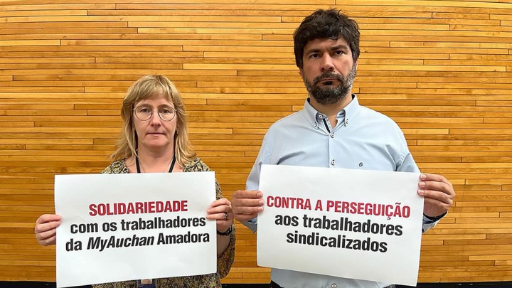 Deputados do PCP no Parlamento Europeu solidários com os trabalhadores do MyAuchan Amadora