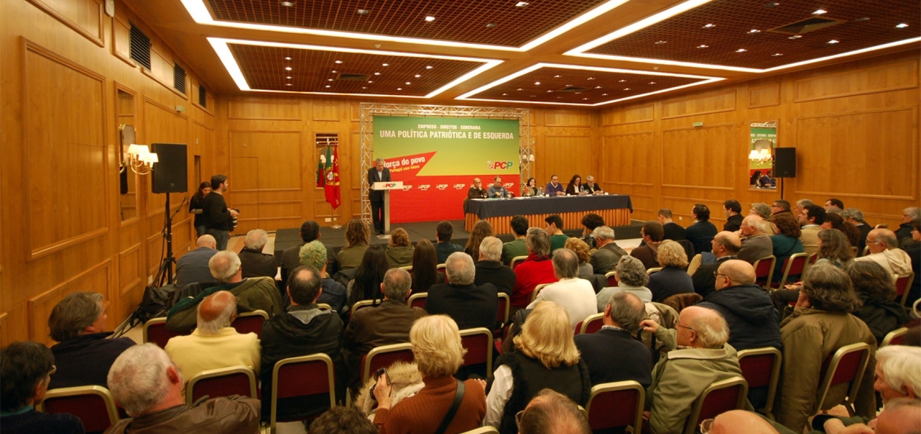 «A força do povo, por um Portugal com futuro - uma política patriótica e de esquerda»