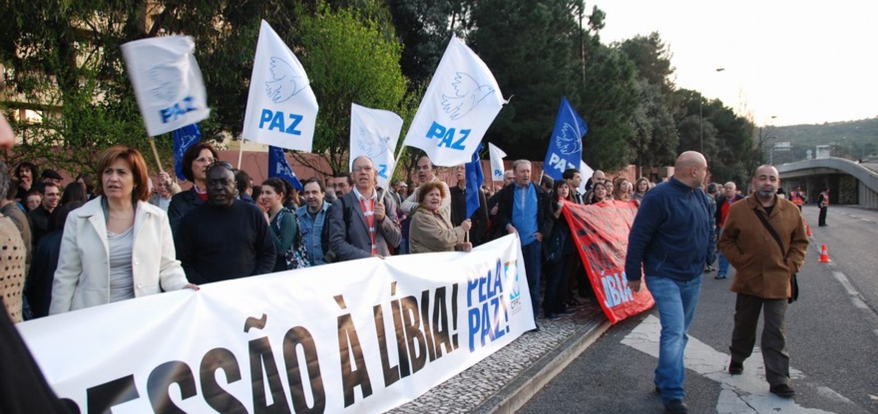 Concentração contra a agressão imperialista à Líbia