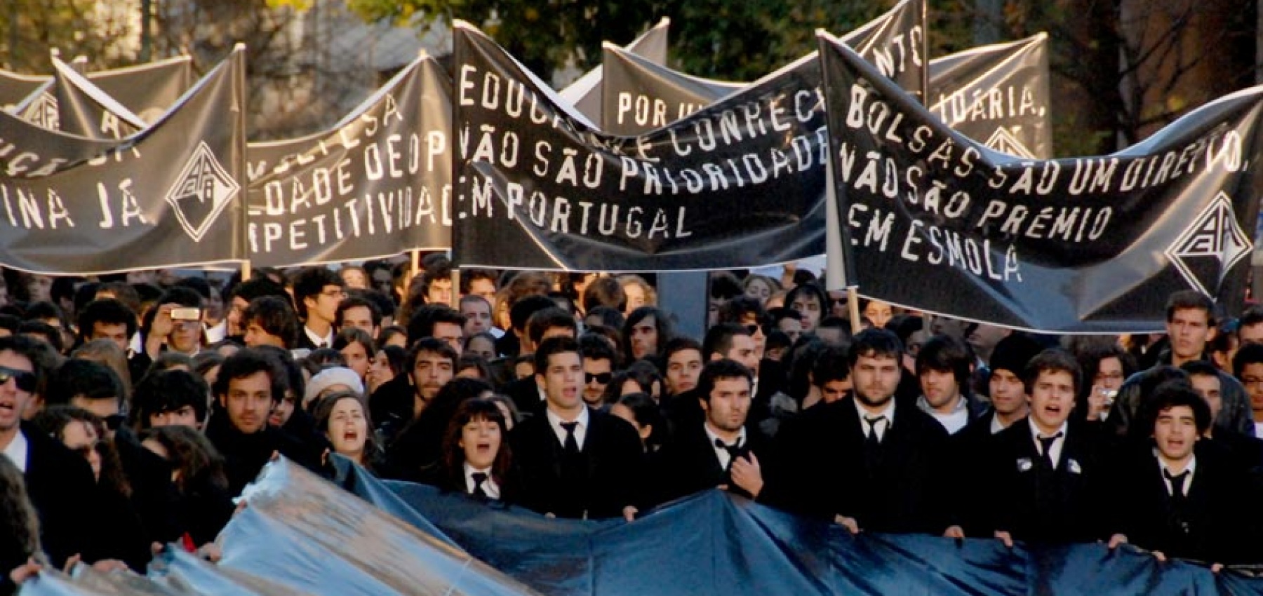 Mais de 7000 estudantes do ensino superior manifestam-se em Lisboa