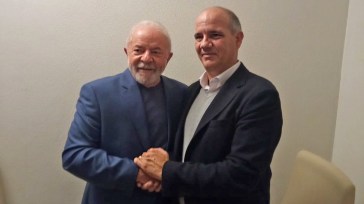 Paulo Raimundo saúda Lula da Silva na sua visita a Lisboa