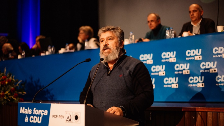 É a CDU que em cada região está com os trabalhadores, às portas das fábricas