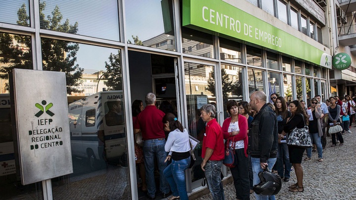 Desemprego a nível muito elevado atinge em Fevereiro os 14,1%