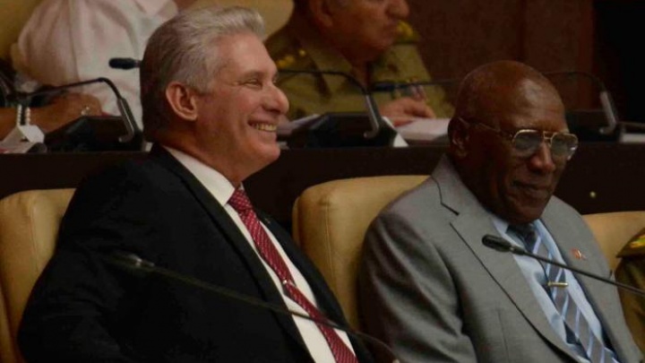 Jerónimo de Sousa salutes Miguel Díaz-Canel on his election as President of the Republic of Cuba