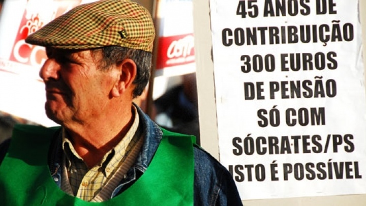 Reformados protestam à porta do Primeiro Ministro