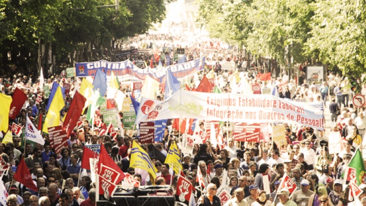 More than 300.000 people demonstrate in Lisbon against the right wing policy