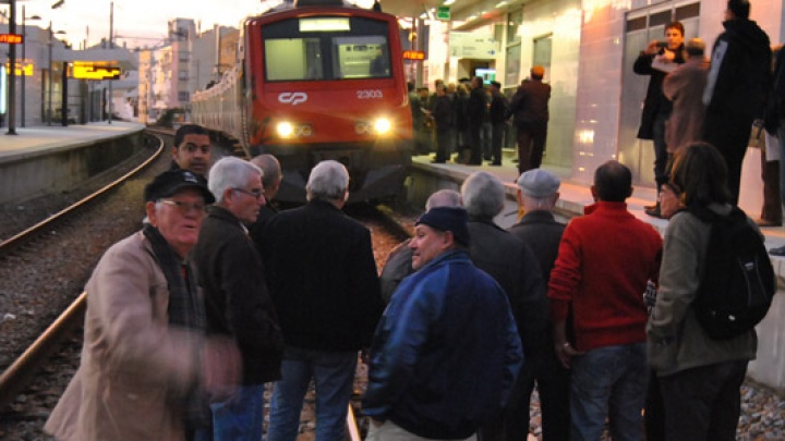 População realiza acção em defesa da Linha do Sado