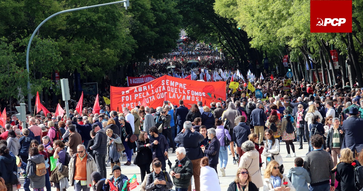 25 de Abril Por todo o País, comemorações populares voltam à rua