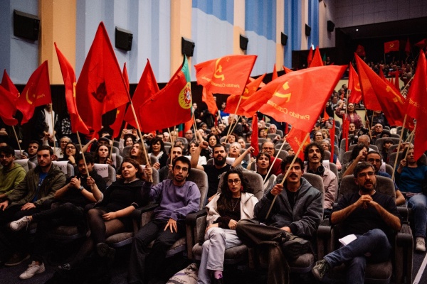 Comício «Força de Abril. A coragem de sempre!»