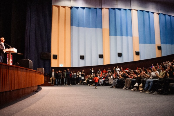 Comício «Força de Abril. A coragem de sempre!»
