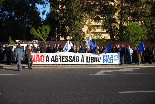 Concentração contra a agressão imperialista à Líbia