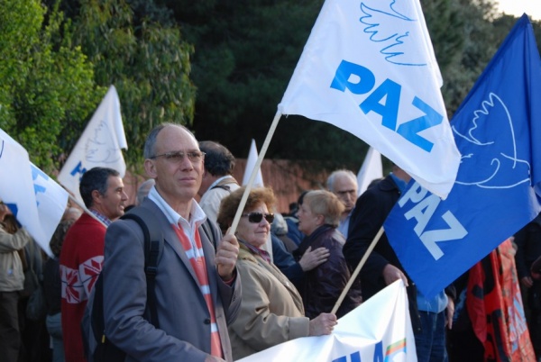 Concentração contra a agressão imperialista à Líbia