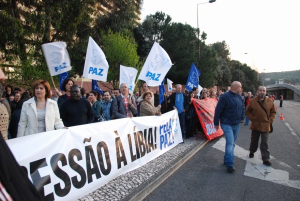 Concentração contra a agressão imperialista à Líbia