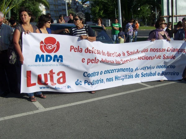 Concentração das populações contra o encerramento das Urgências Pediátricas do Barreiro e Setúbal