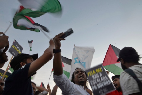 "For Peace in the Middle East! For the rights of the Palestinian people"