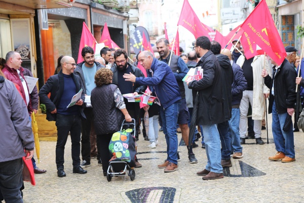 Contacto com população das Caldas da Rainha