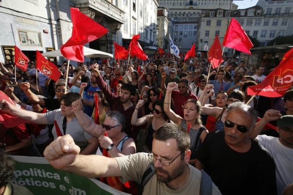 Desfile do PCP «Dissolução da Assembleia da República. Eleições Antecipadas» - Lisboa