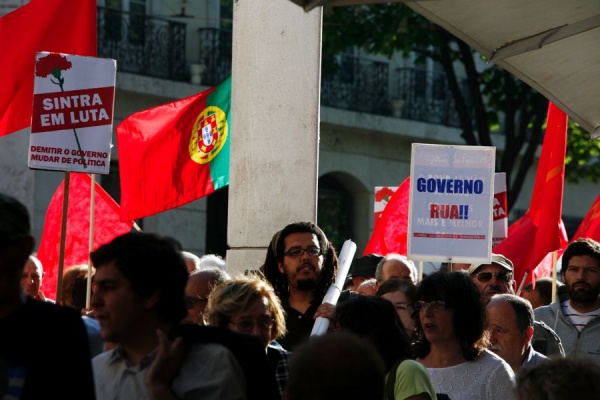 Desfile do PCP «Pela demissão do Governo. Por uma política e um governo patrióticos e de esquerda»