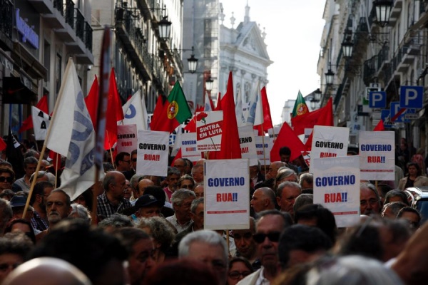 Desfile do PCP «Pela demissão do Governo. Por uma política e um governo patrióticos e de esquerda»