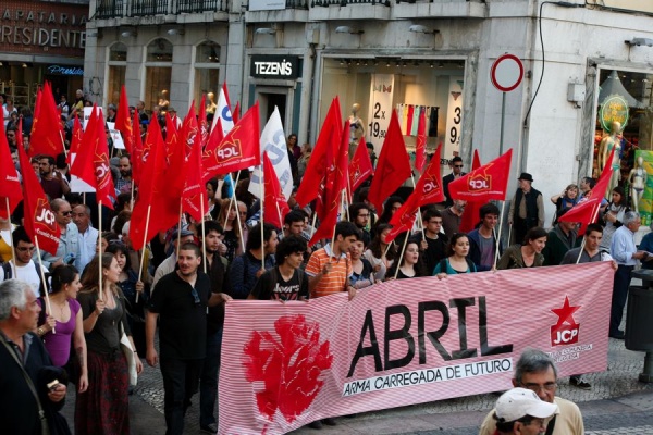 Desfile do PCP «Pela demissão do Governo. Por uma política e um governo patrióticos e de esquerda»