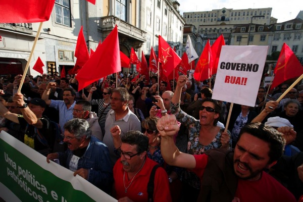 Desfile do PCP «Pela demissão do Governo. Por uma política e um governo patrióticos e de esquerda»