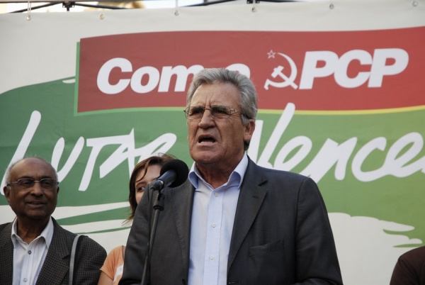 Desfile em Évora com o PCP na rua contra as injustiças e o desastre económico e social