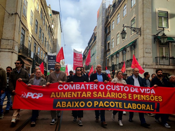 Desfile PCP «Combater o custo de vida. Aumentar salários e pensões. Abaixo o Pacote Laboral», Lisboa