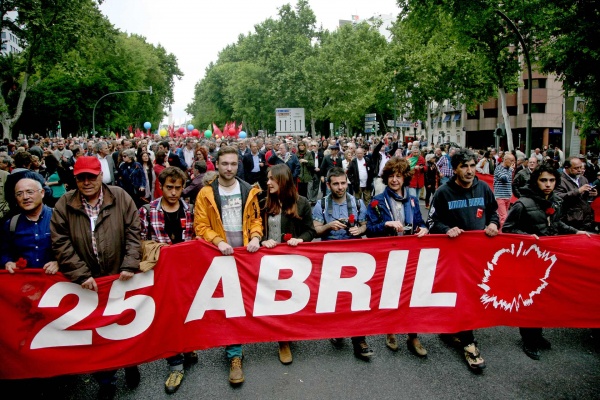 Desfile popular comemorativo do 41º aniversário do 25 de Abril