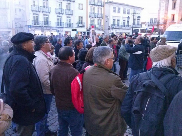 Concentração em Évora contra a aprovação do Orçamento do Estado