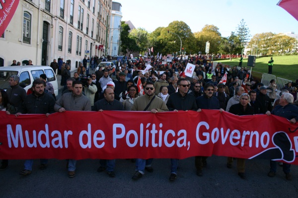 Manifestação em frente à Assembleia da República