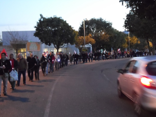 Cordão humano pelas ruas de Santarém