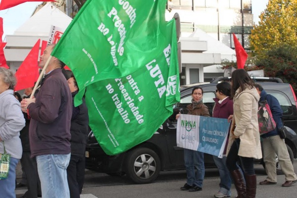 Concentração em Aveiro junto às instalações da Segurança Social