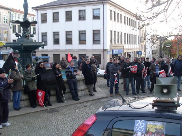 Concentração em Vila Real de protesto contra o Orçamento de Estado e exigência de eleições antecipadas