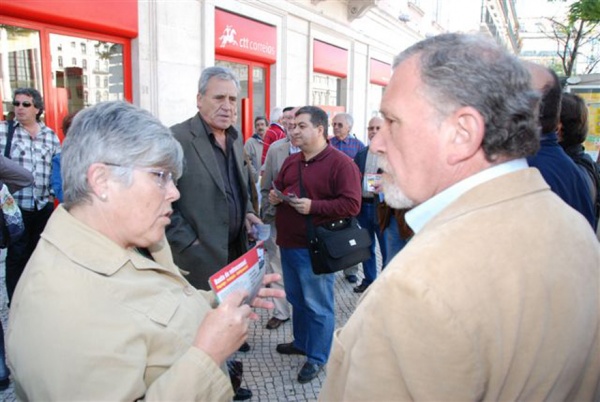 Iniciativa do PCP «Não à privatização dos CTT»