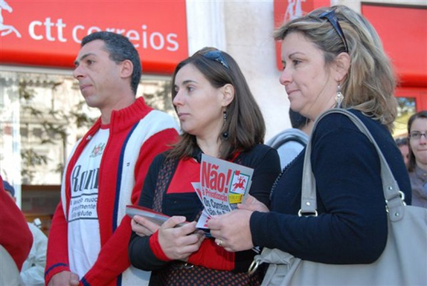 Iniciativa do PCP «Não à privatização dos CTT»