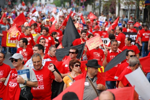 Mais de 300 mil contra a política de direita