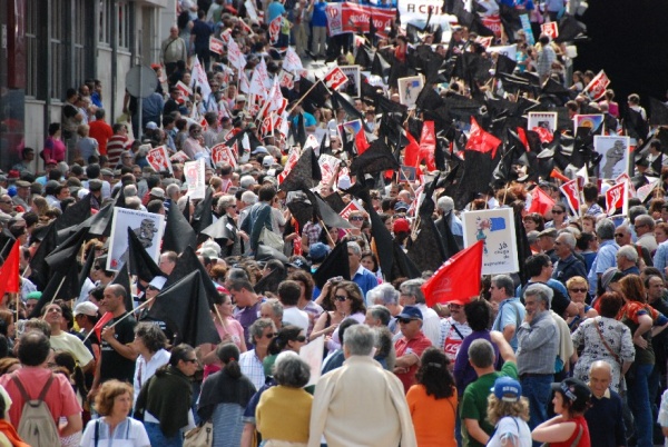 Mais de 300 mil contra a política de direita