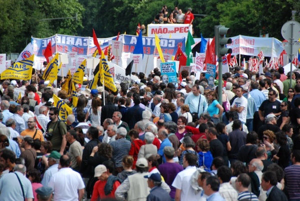 Mais de 300 mil contra a política de direita