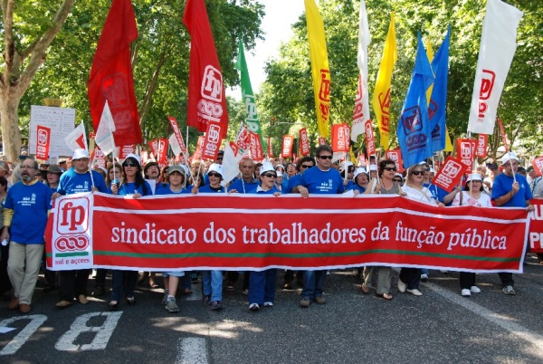 Mais de 300 mil contra a política de direita