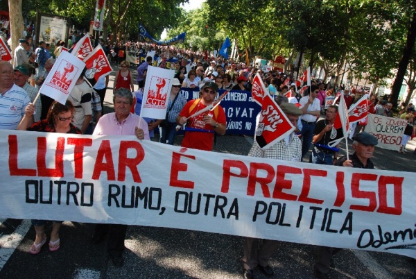 Mais de 300 mil contra a política de direita