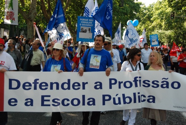 Mais de 300 mil contra a política de direita