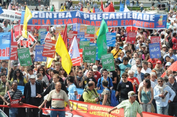 Mais de 300 mil contra a política de direita