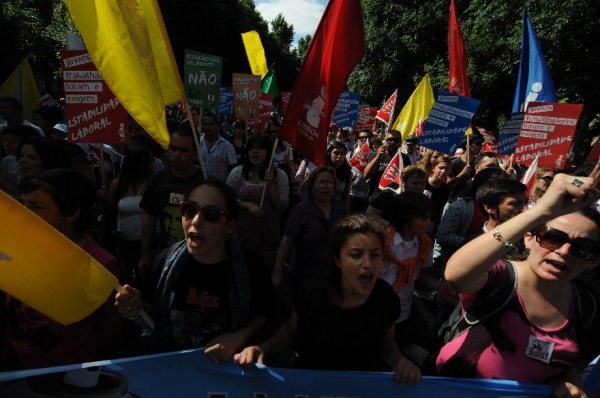 Mais de 300 mil contra a política de direita