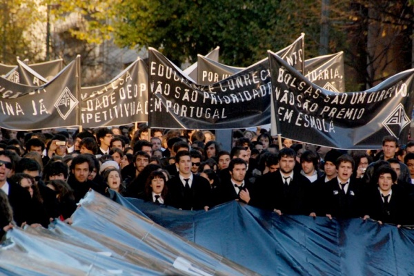 Mais de 7000 estudantes do ensino superior manifestam-se em Lisboa