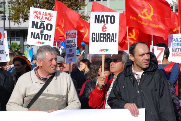 Manifestação da campanha «Paz Sim, NATO Não»