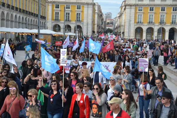 National Demonstration of Women promoted by Democratic Women's Movement (MDM)