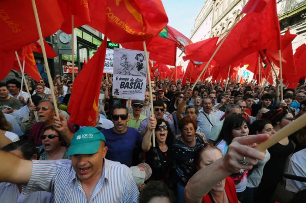 Manifestação «É tempo de dizer basta! Rejeitar o Pacto de Agressão, lutar por um Portugal com futuro» - Porto