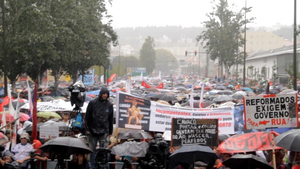 Marcha por Abril contra a exploração e o empobrecimento