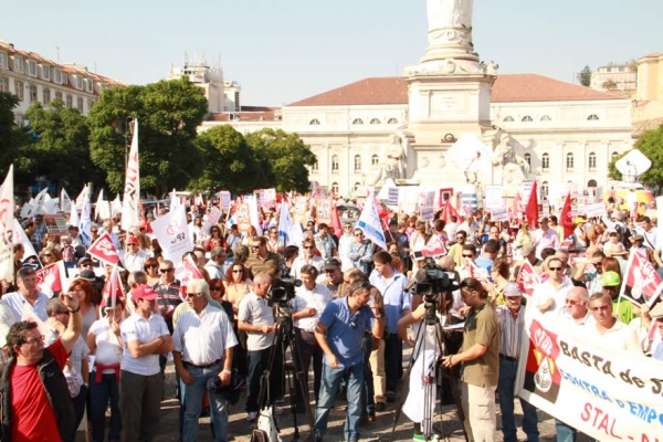 Milhares de trabalhadores da Função Pública em luta contra políticas de agressão e roubo